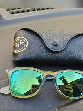 Ray-Ban Sunglasses Green Mirrored Lenses
